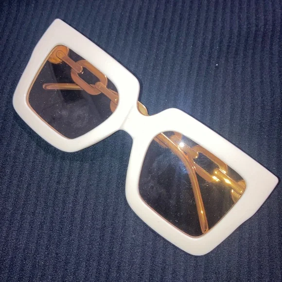 🧸 4FER BEBE, Doe and Rae shirt bundle - Picture 2 of 11